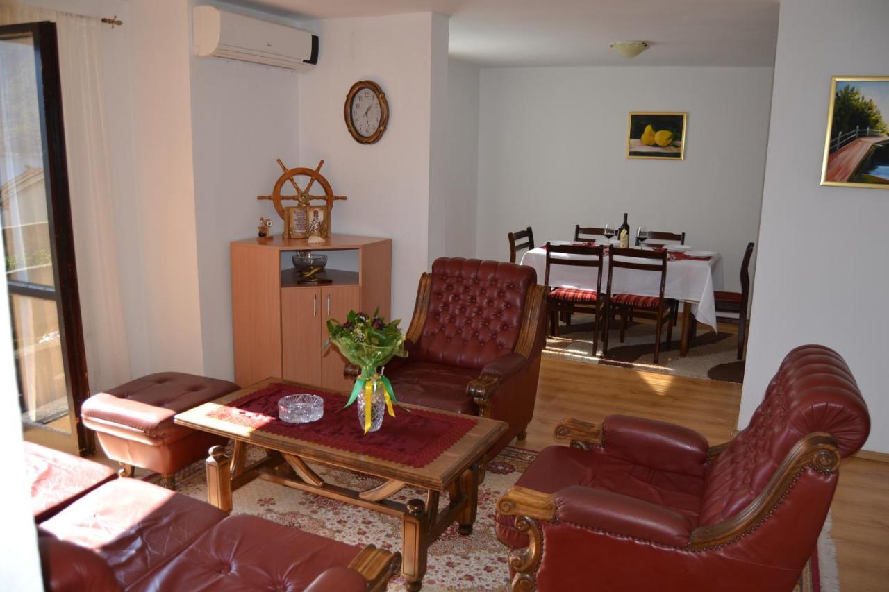Apartments Dobrisa Kotor Ngoại thất bức ảnh